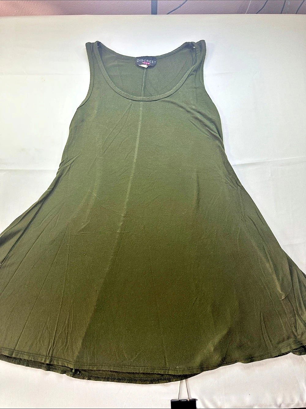 Discreet Sleeveless Mini Dress in Green Size Medium